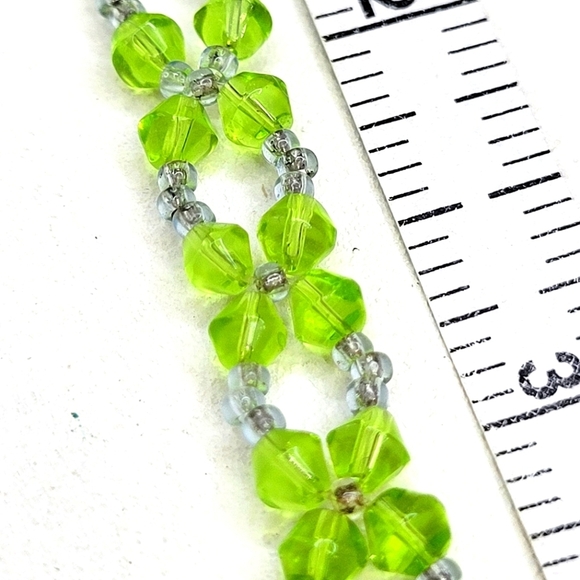 Bright Peridot Beaded Floral Bracelet - Picture 3 of 7